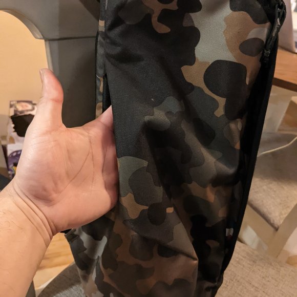 The North Face Instigator Backpack ( 32L / CAMO ) PRE-OWNED (GREAT CONDITION) - Picture 10 of 10